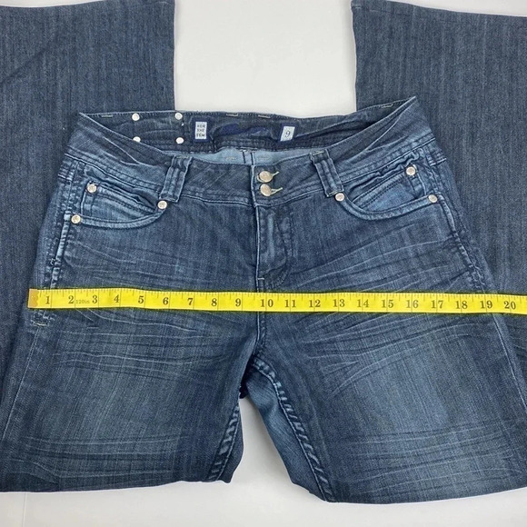 Dark wash medium rise whiskered Blue flared leg pullon jeans size 8 - Picture 7 of 15